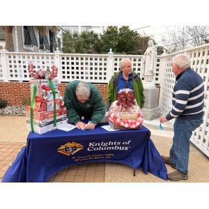 Christmas%20Basket%202025%20%286%29